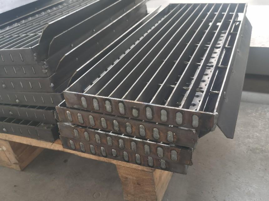Intelligent steel grating welding system